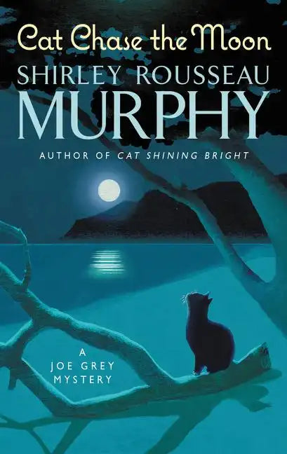 Cat Chase the Moon: A Joe Grey Mystery - Paperback
