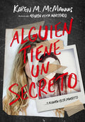 Alguien Tiene Un Secreto / Two Can Keep a Secret - Paperback