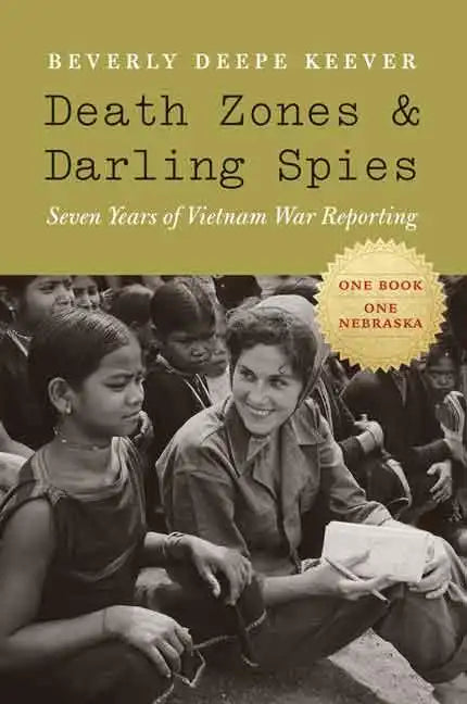Death Zones and Darling Spies: Seven Years of Vietnam War Reporting - Paperback