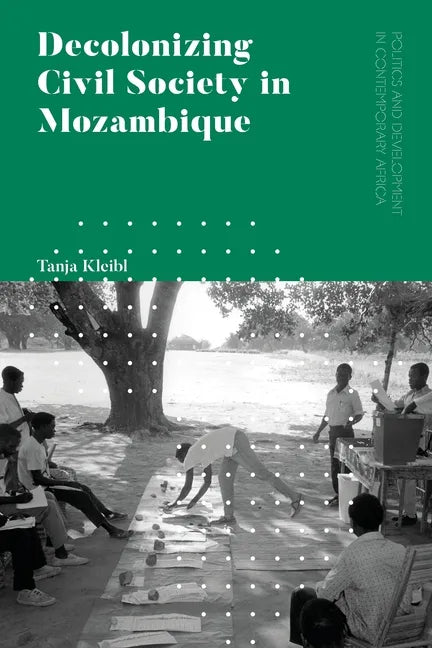 Decolonizing Civil Society in Mozambique: Governance, Politics and Spiritual Systems - Paperback